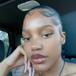 Meet your Posher, Felicity